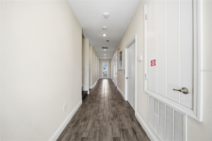 Image No.11-7 Bed Property for sale