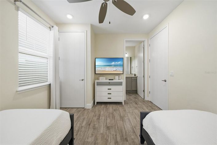 Image No.13-7 Bed Property for sale