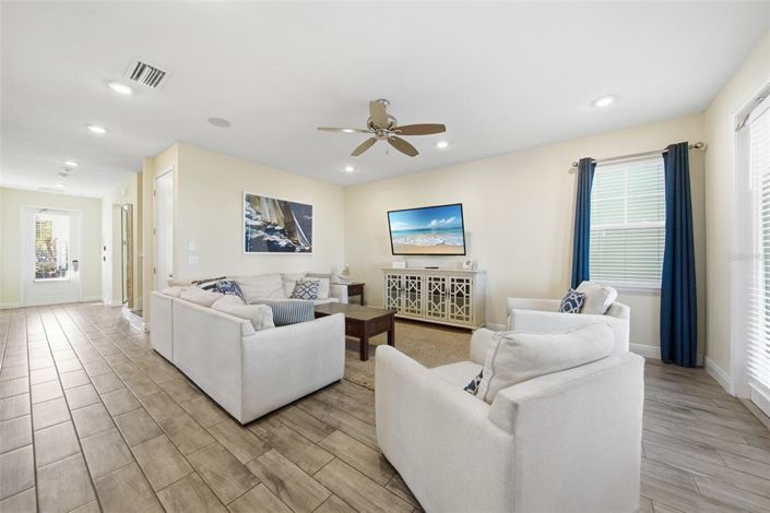 Image No.14-7 Bed Property for sale