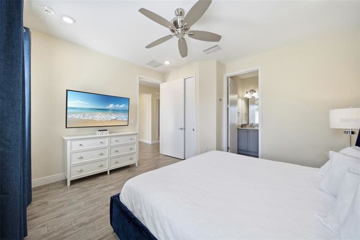 Image No.25-7 Bed Property for sale