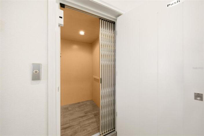 Image No.4-7 Bed Property for sale