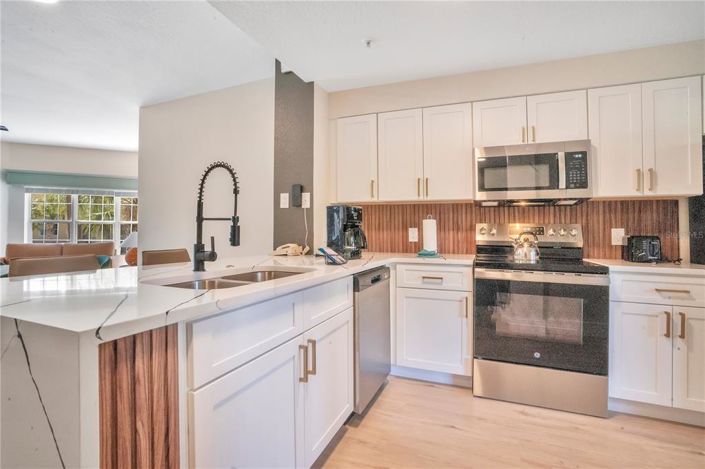 Image No.10-2 Bed Property for sale