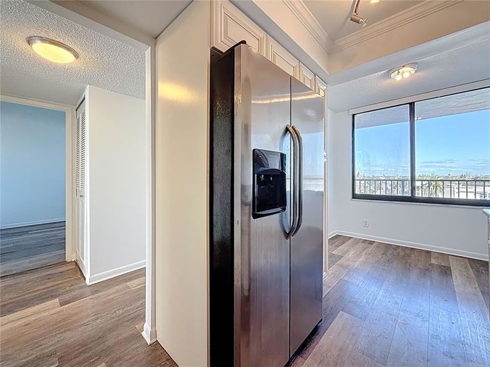 Image No.10-2 Bed Property for sale