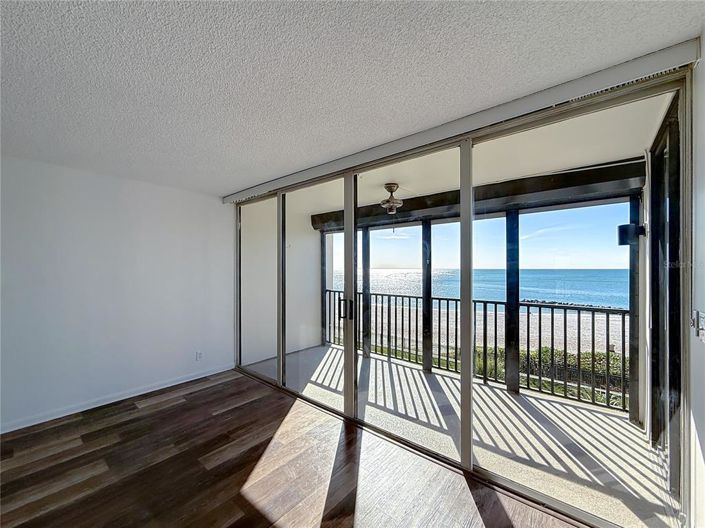 Image No.20-2 Bed Property for sale