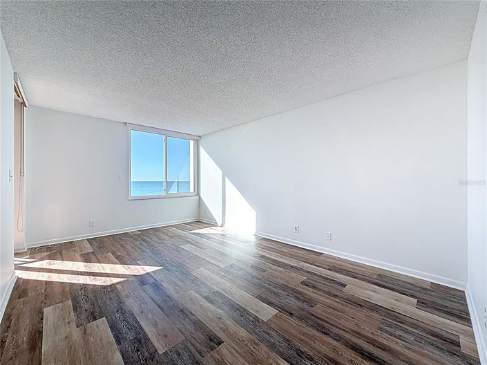 Image No.27-2 Bed Property for sale