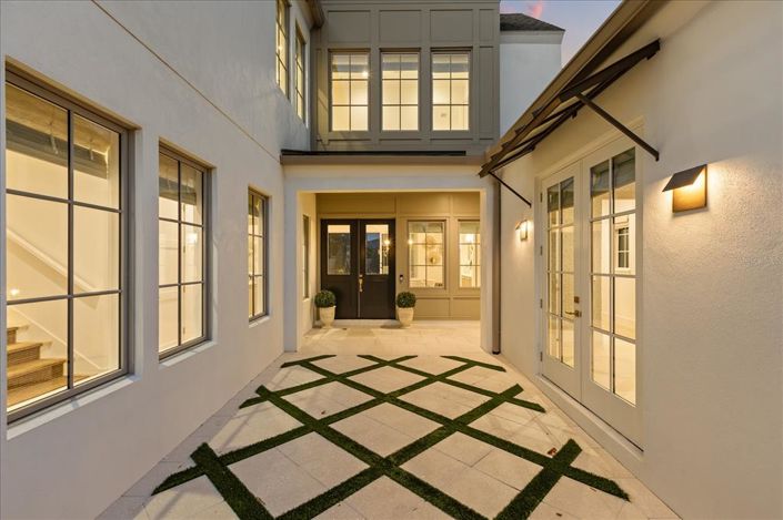 Image No.11-4 Bed Property for sale