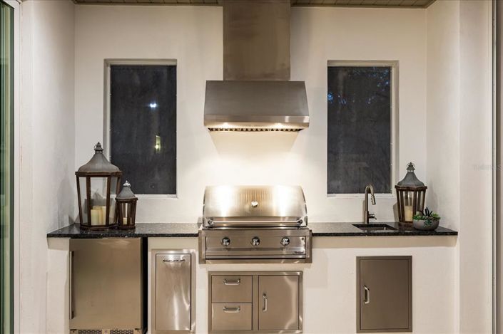 Image No.30-4 Bed Property for sale