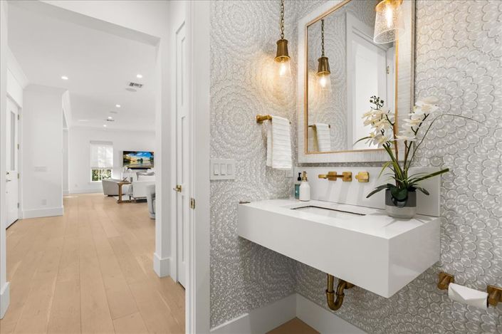 Image No.43-4 Bed Property for sale