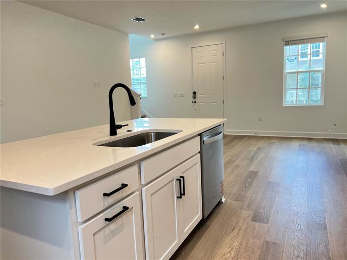 Image No.8-3 Bed Townhouse for sale