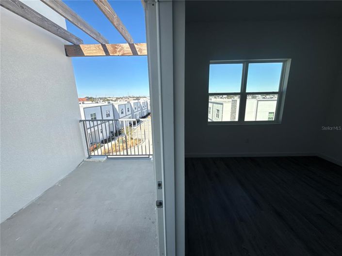 Image No.17-6 Bed Townhouse for sale