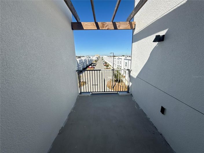 Image No.18-6 Bed Townhouse for sale