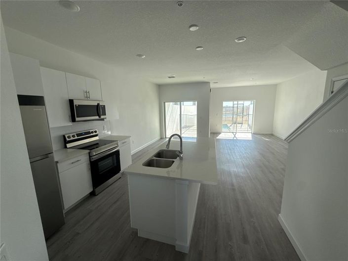 Image No.2-6 Bed Townhouse for sale