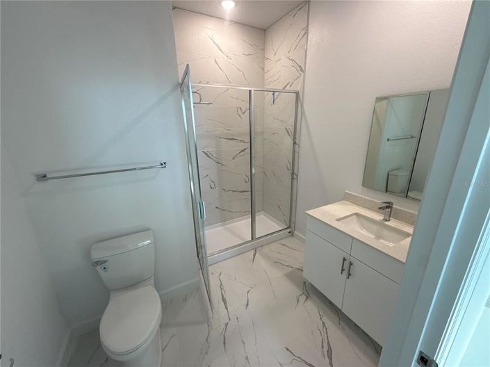 Image No.22-6 Bed Townhouse for sale