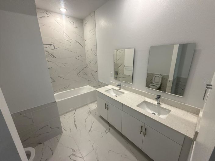 Image No.9-5 Bed Townhouse for sale