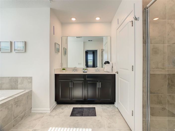 Image No.10-2 Bed Property for sale