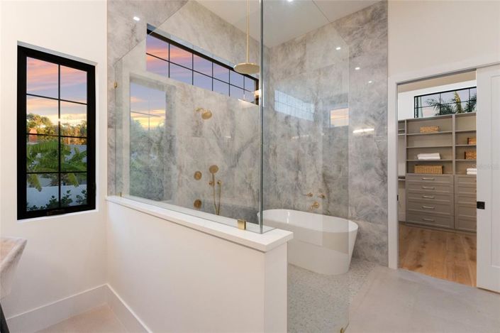 Image No.11-4 Bed Property for sale