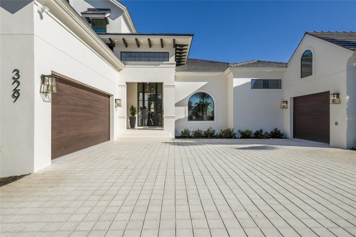 Image No.19-4 Bed Property for sale