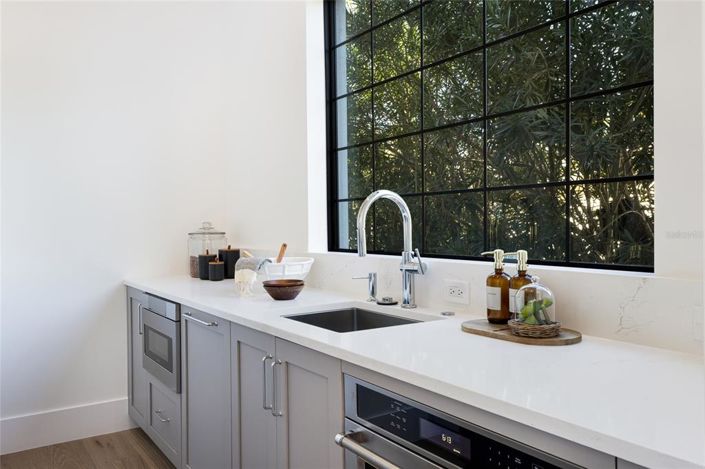 Image No.26-4 Bed Property for sale