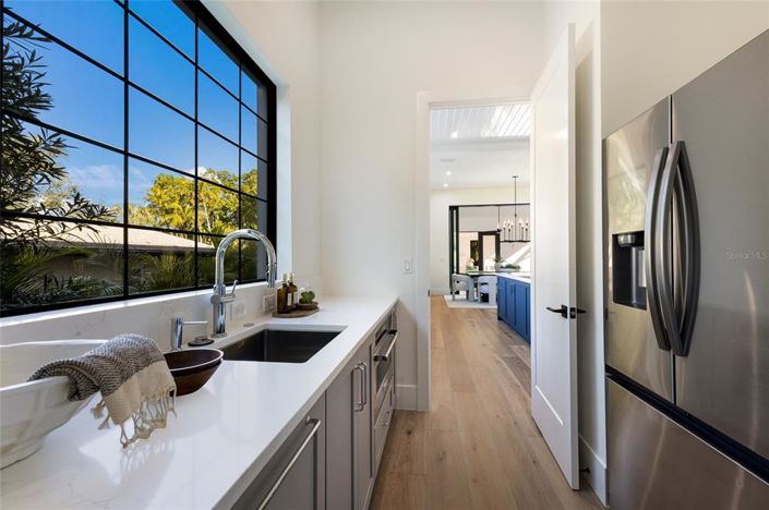 Image No.28-4 Bed Property for sale