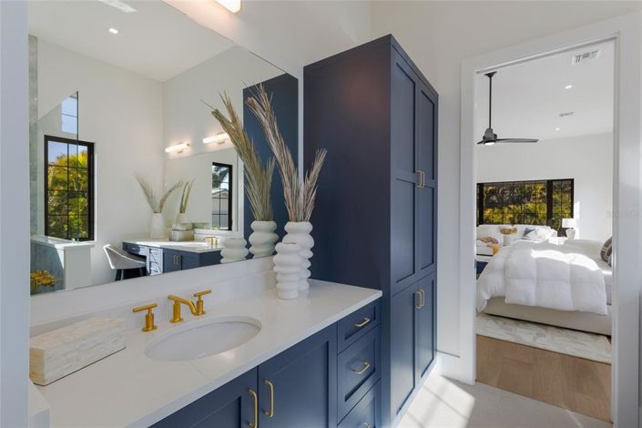 Image No.36-4 Bed Property for sale