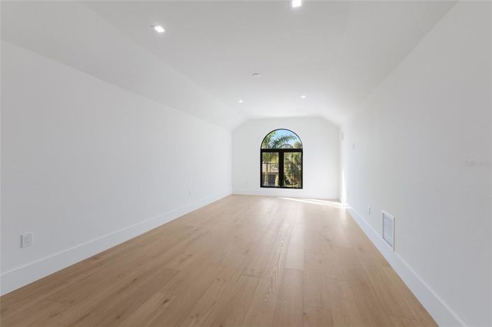 Image No.43-4 Bed Property for sale