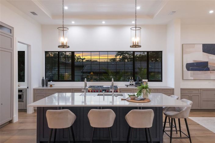 Image No.5-4 Bed Property for sale