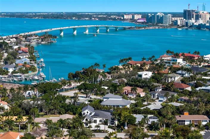 Image No.58-4 Bed Property for sale