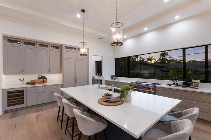 Image No.6-4 Bed Property for sale