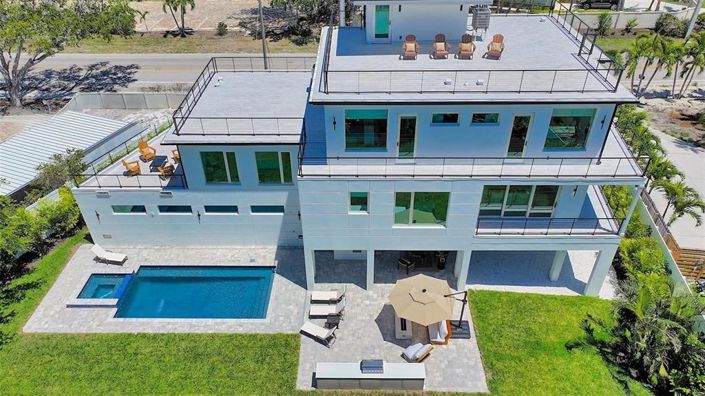 Image No.8-4 Bed Property for sale