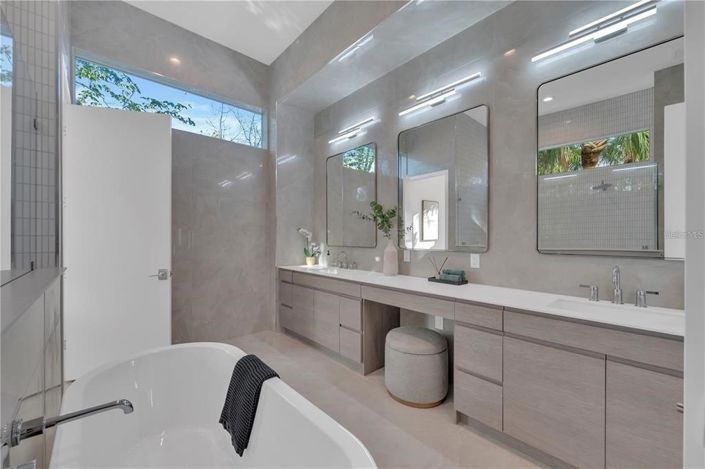 Image No.43-4 Bed Property for sale