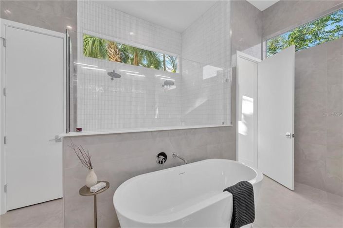 Image No.45-4 Bed Property for sale