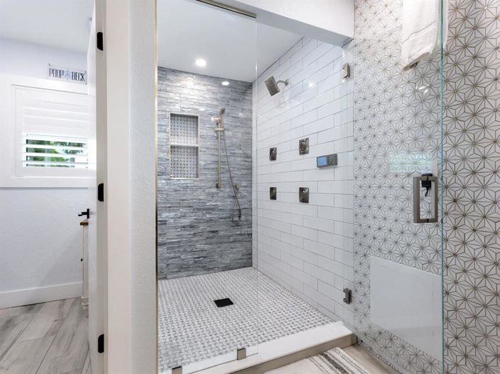 Image No.23-5 Bed Property for sale