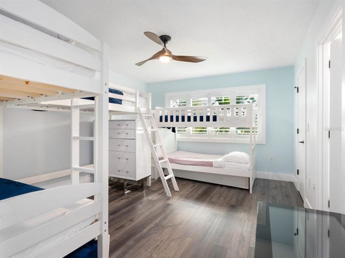 Image No.26-5 Bed Property for sale