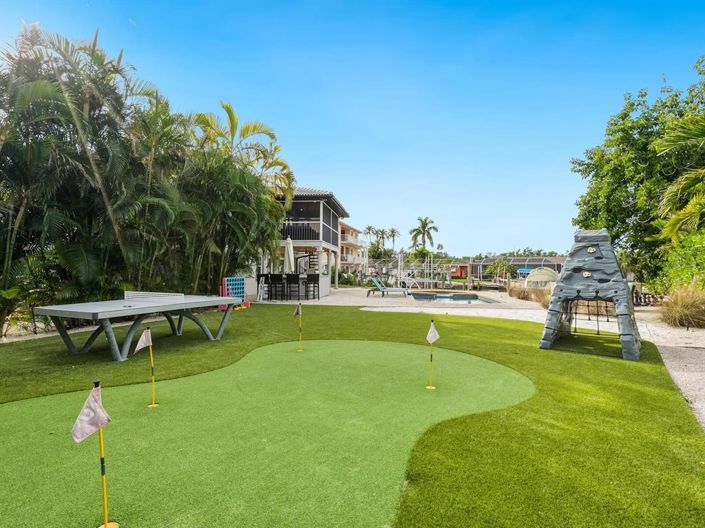 Image No.46-5 Bed Property for sale