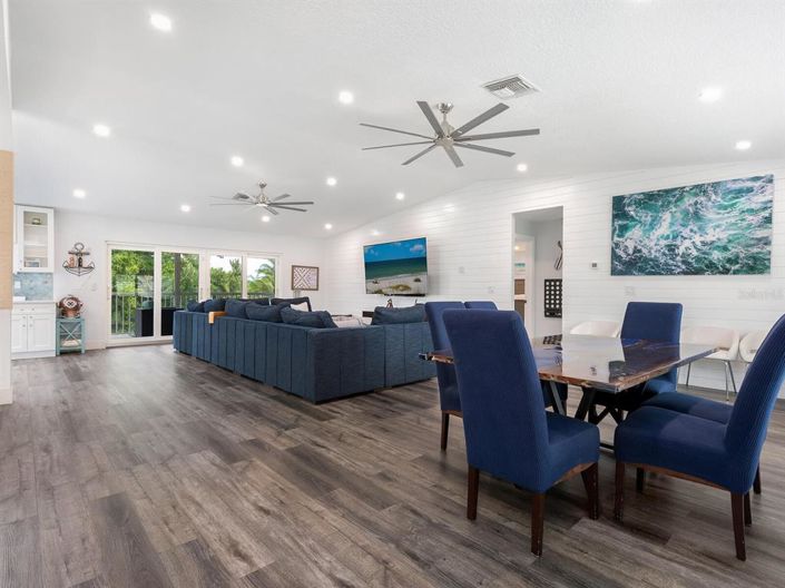 Image No.6-5 Bed Property for sale