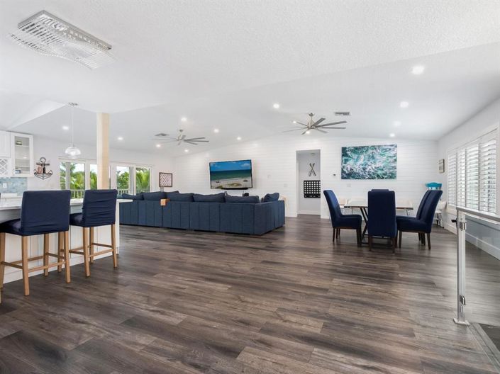 Image No.8-5 Bed Property for sale