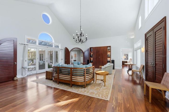 Image No.11-5 Bed Property for sale