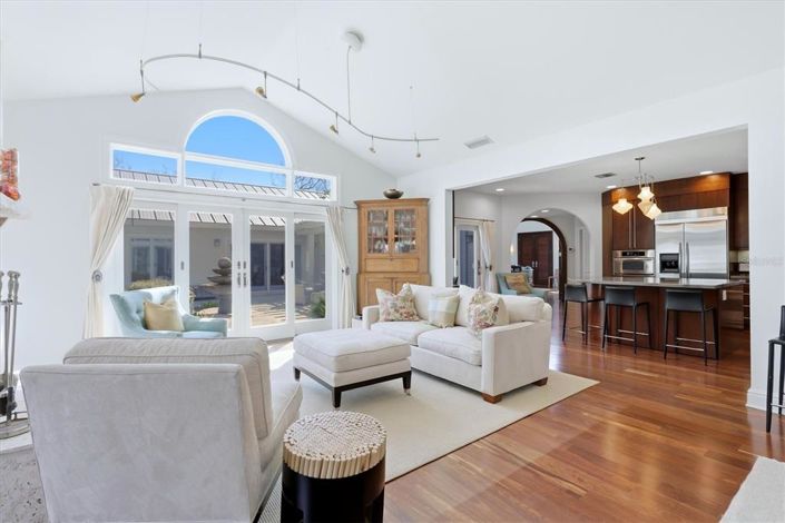 Image No.13-5 Bed Property for sale