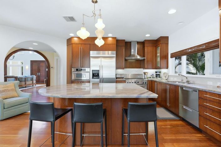 Image No.16-5 Bed Property for sale