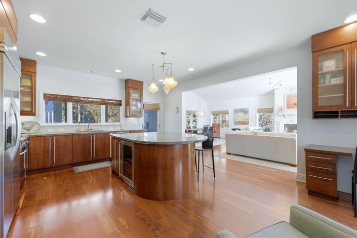 Image No.18-5 Bed Property for sale