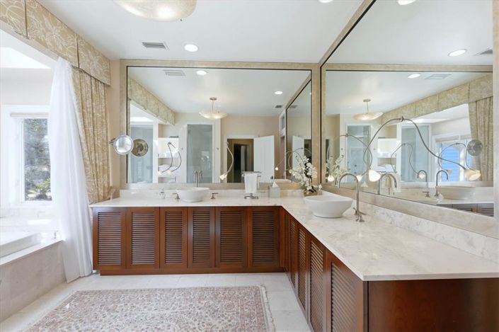 Image No.28-5 Bed Property for sale