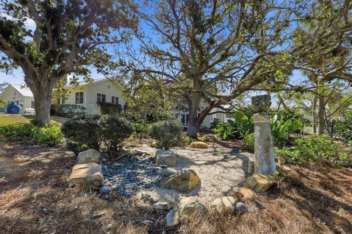 Image No.38-5 Bed Property for sale