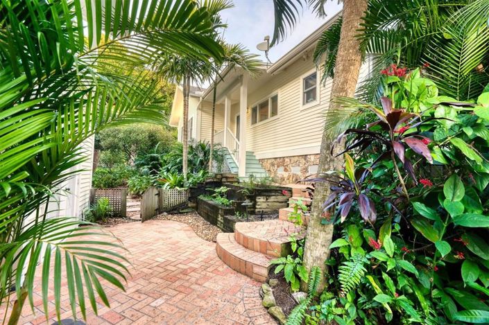 Image No.54-5 Bed Property for sale