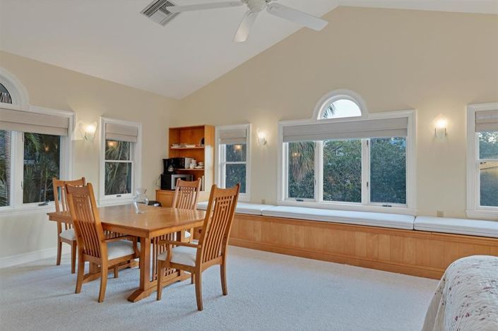 Image No.60-5 Bed Property for sale