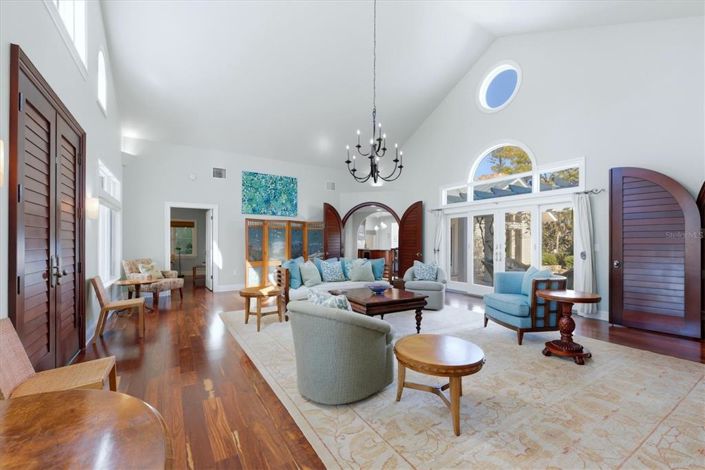 Image No.7-5 Bed Property for sale