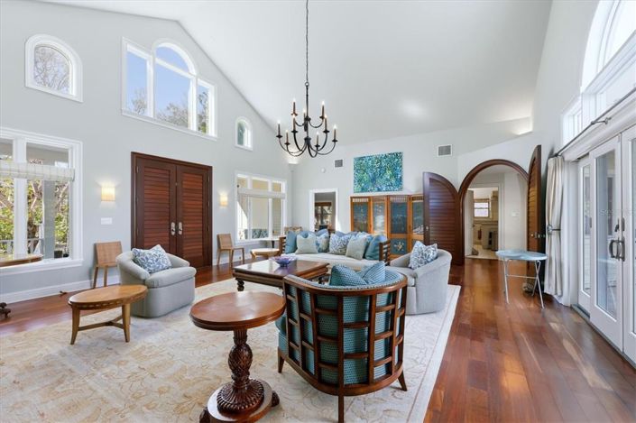 Image No.8-5 Bed Property for sale