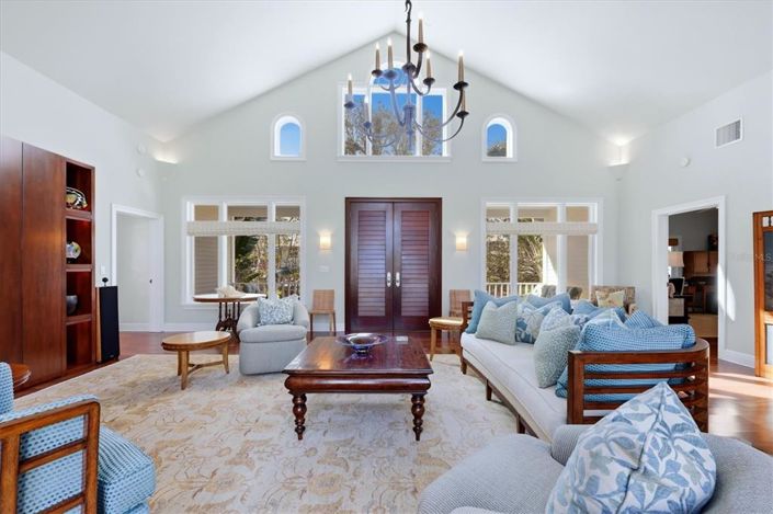 Image No.9-5 Bed Property for sale