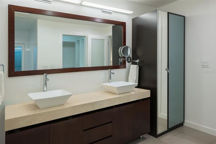 Image No.19-4 Bed Property for sale