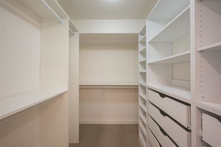 Image No.20-4 Bed Property for sale