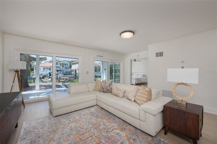 Image No.30-4 Bed Property for sale